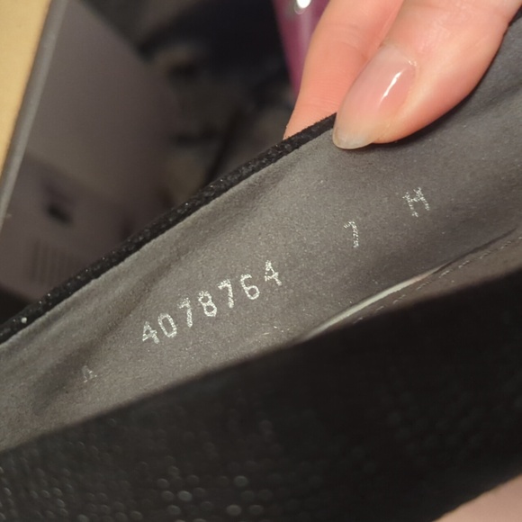 Stuart Weitzman textured Napa leather block heels - Picture 10 of 11